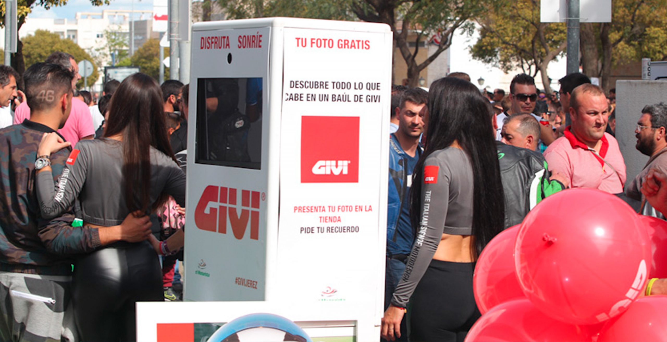 Fotomatón GIVI para accón de marketing de guerrilla durante la celebración del Gran Premio de Motociclismo de Jerez 2014
