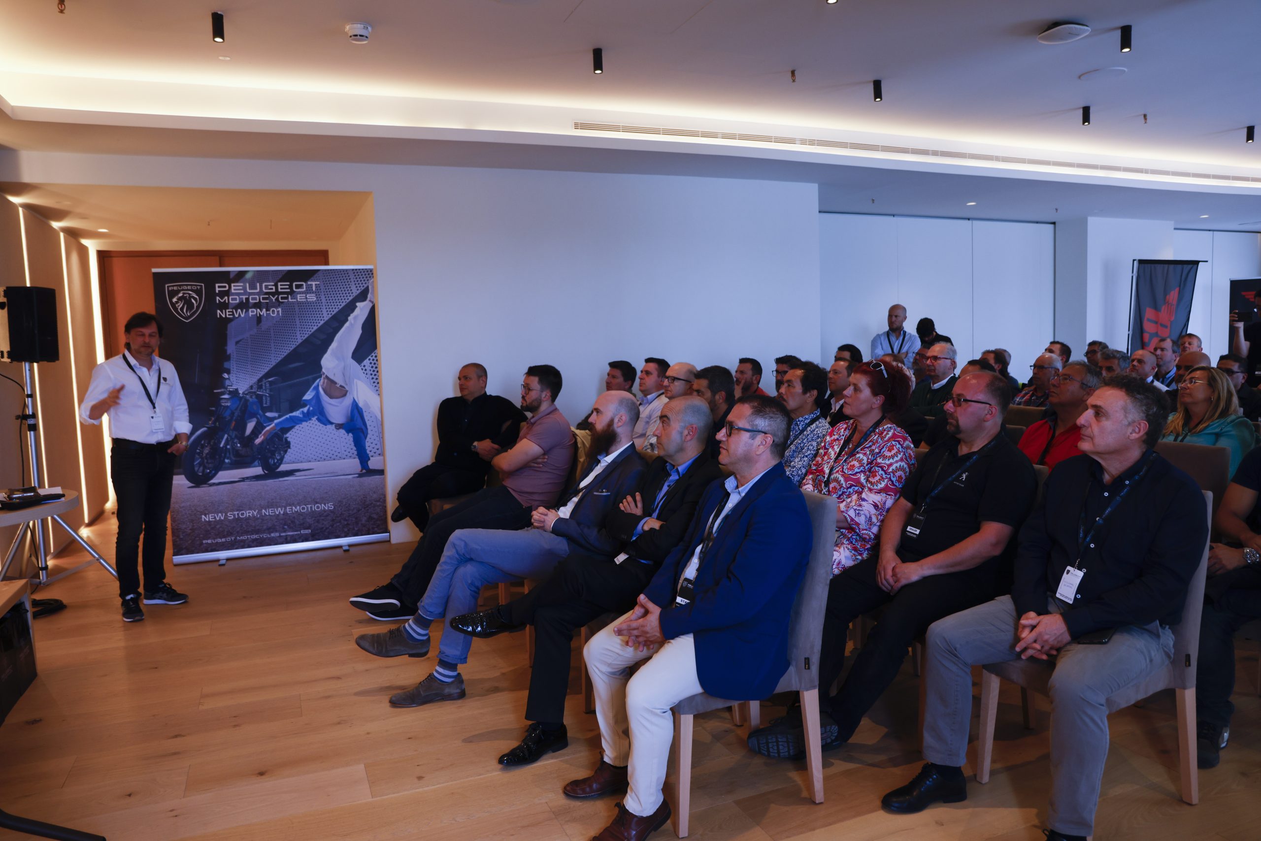 Presentación a dealers de las ultimas novedades de Peugeot Motocycles: XP400 y PM-01